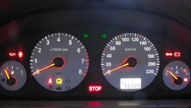 بررسی علت روشن شدن چراغ استپ در حالت‌های مختلف